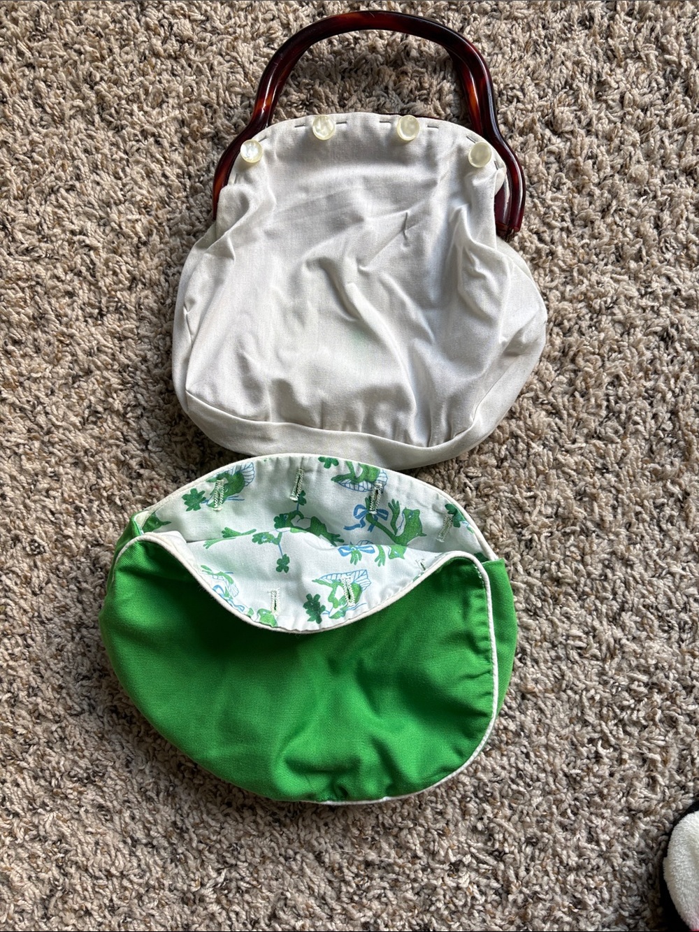 Vintage Bermuda Bag with Lucite Handle and Reversible Cloth Cover - Picture 3 of 10